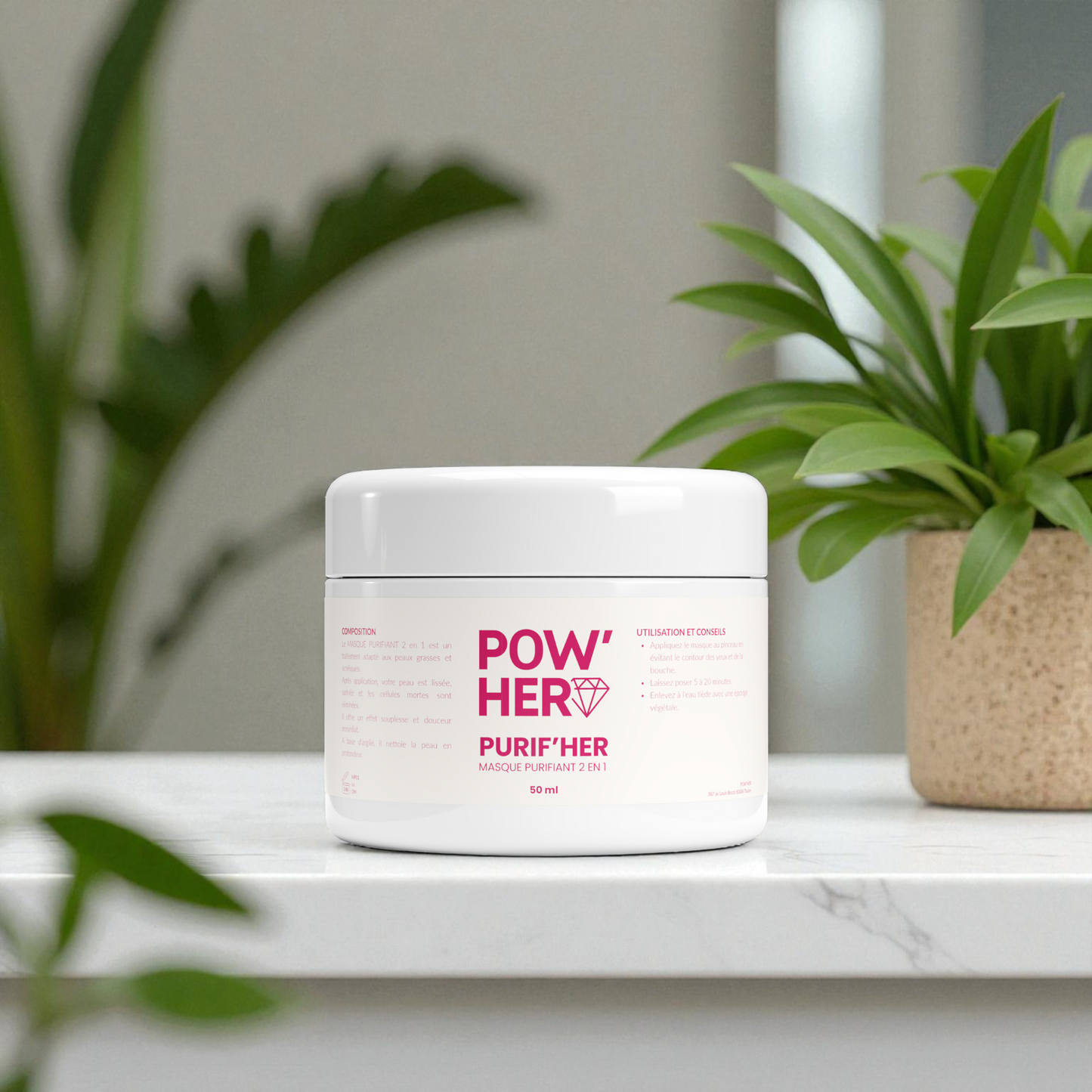 Masque purifiant détox à l’argile pour peaux mixtes à grasses. Élimine impuretés, resserre les pores et matifie durablement. Enrichi en spiruline et tea tree.