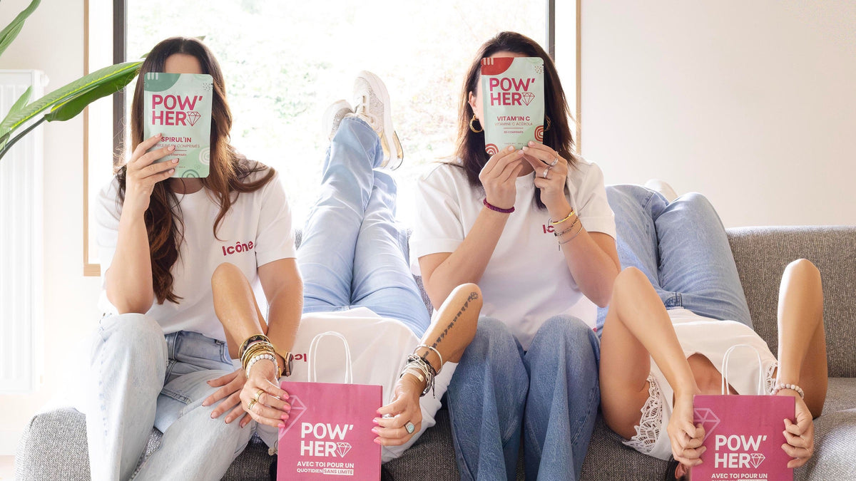 Femmes de la communauté POW'HER présentant les produits Spirul'IN et Vitam'IN C